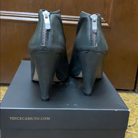 Heels - Picture 3 of 3